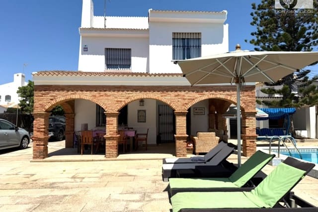 6 quarto Moradia para venda em Islantilla, Isla Cristina com piscina garagem - 1 100 000 € (Ref: 10016811)