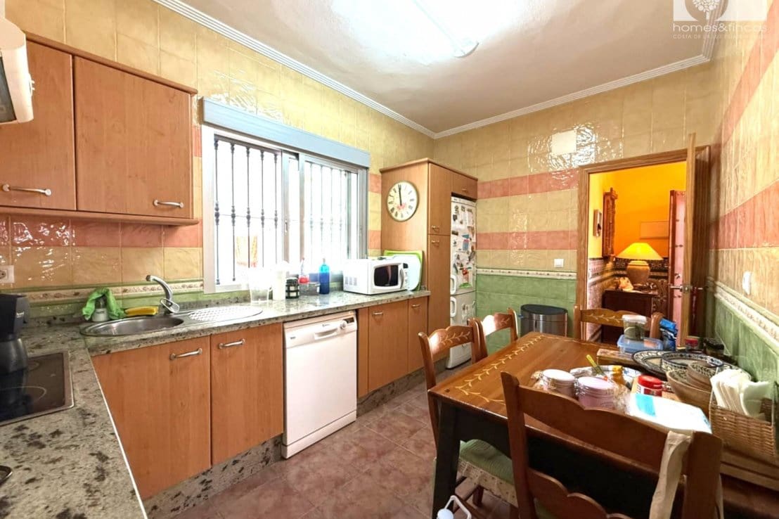 6 quarto Moradia para venda em Islantilla com piscina garagem - 1 100 000 € (Ref: 10016811)