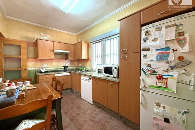 6 quarto Moradia para venda em Islantilla, Isla Cristina com piscina garagem - 1 100 000 € (Ref: 10016811)
