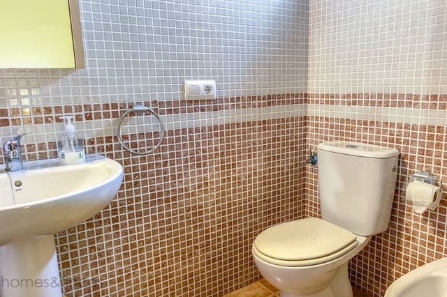 4 bedroom Townhouse for sale in Sanlúcar de Guadiana - € 159,000 (Ref: 7417997)