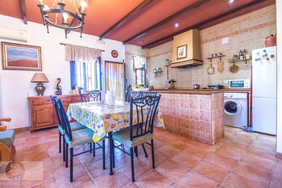 4 soveværelse Finca/Landehus til salg i Lepe - € 296.000 (Ref: 7660561)