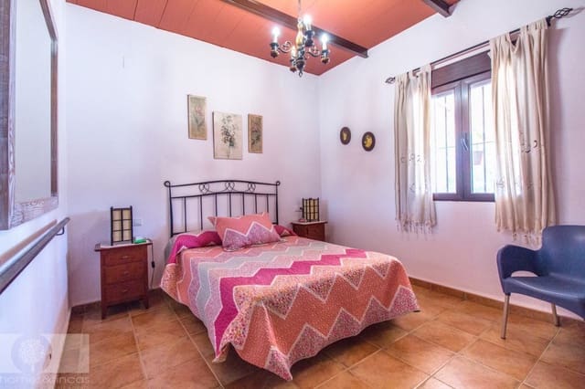 4 bedroom Finca/Country House for sale in Lepe - € 296,000 (Ref: 7660561)