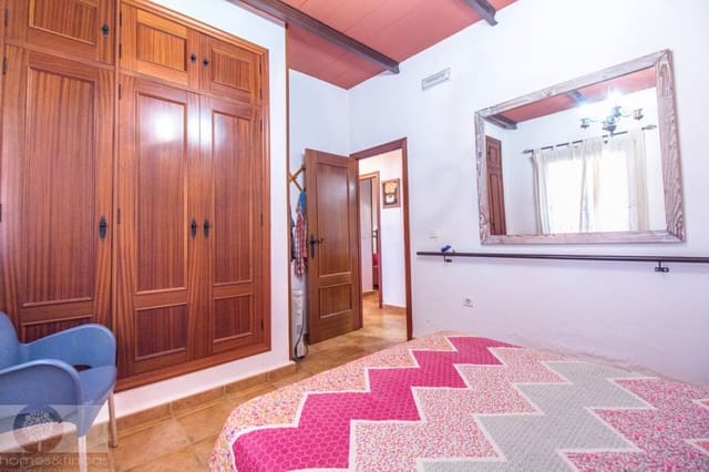 4 bedroom Finca/Country House for sale in Lepe - € 296,000 (Ref: 7660561)