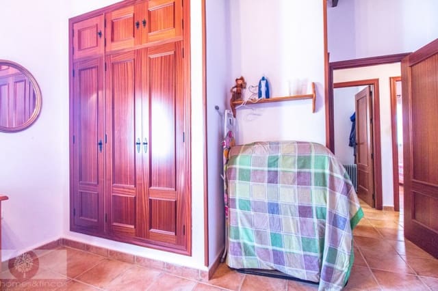 4 bedroom Finca/Country House for sale in Lepe - € 296,000 (Ref: 7660561)