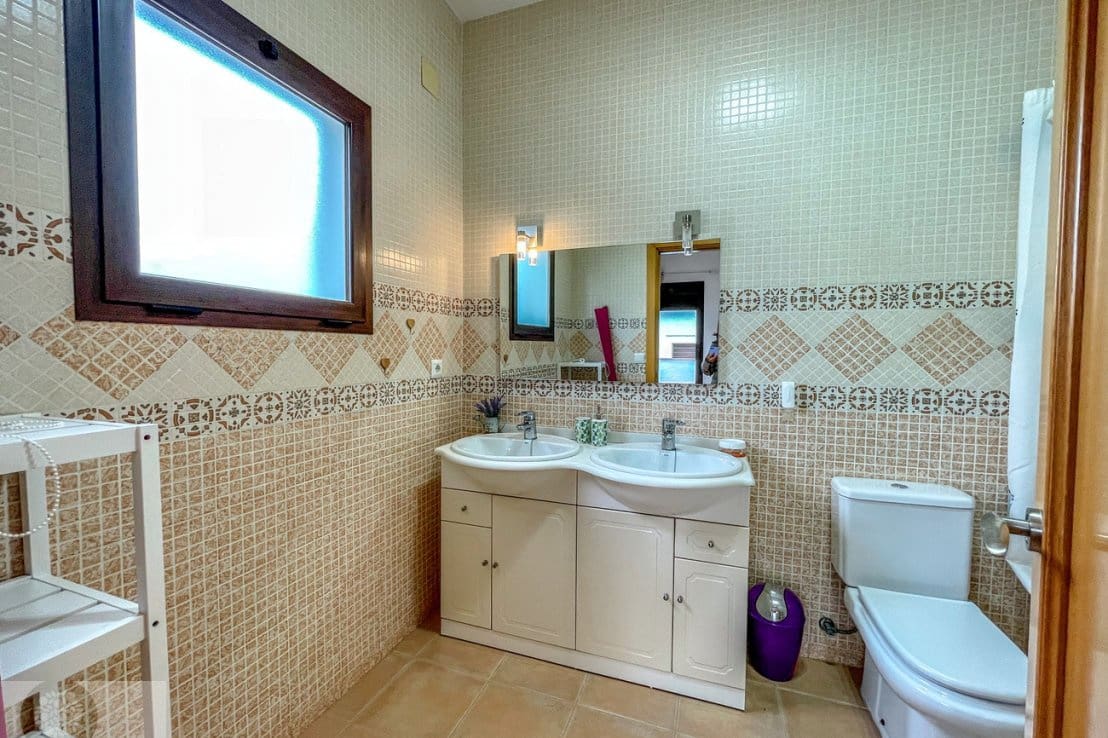 4 chambre Villa/Maison Semi-Mitoyenne à vendre à Villablanca avec piscine - 180 000 € (Ref: 8188547)