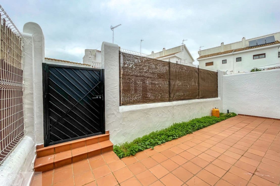 4 chambre Villa/Maison Semi-Mitoyenne à vendre à Villablanca avec piscine - 180 000 € (Ref: 8188547)