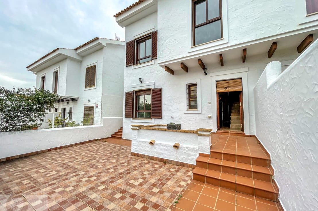 4 chambre Villa/Maison Semi-Mitoyenne à vendre à Villablanca avec piscine - 180 000 € (Ref: 8188547)