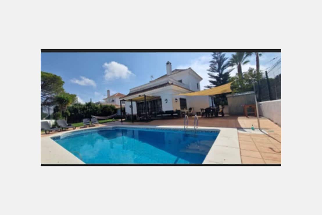 4 soveværelse Villa til salg i Nuevo Portil med swimmingpool - € 549.000 (Ref: 8699163)