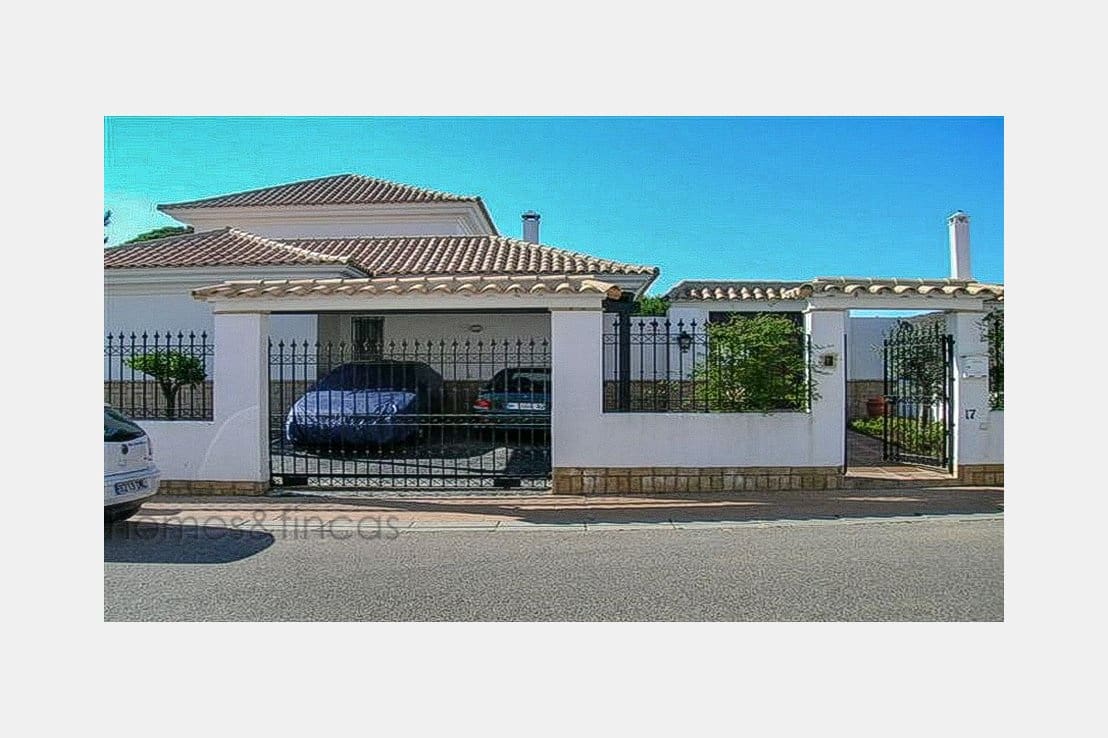 4 soveværelse Villa til salg i Nuevo Portil med swimmingpool - € 549.000 (Ref: 8699163)