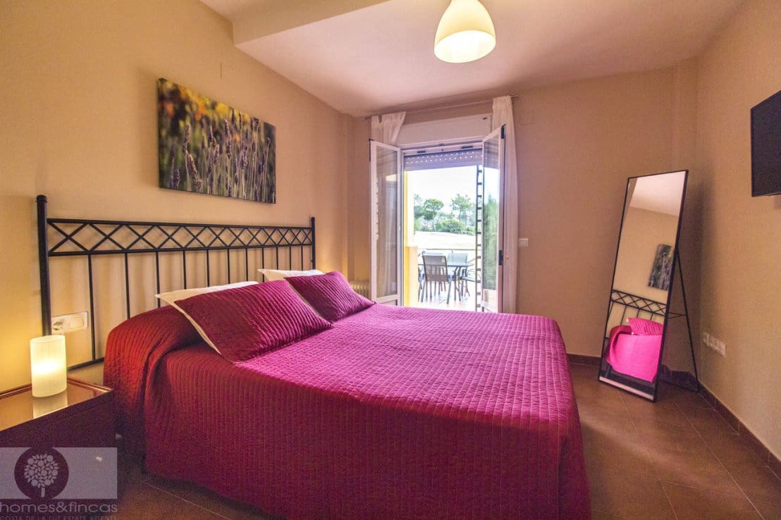 4 bedroom Villa for sale in Lepe with pool - € 335,000 (Ref: 8774817)