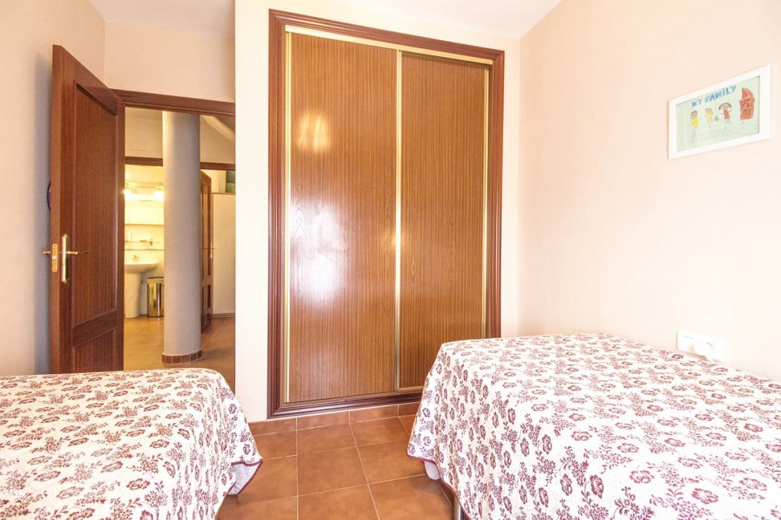 4 bedroom Villa for sale in Lepe with pool - € 335,000 (Ref: 8774817)