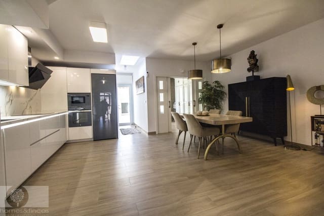 4 bedroom Townhouse for sale in Ayamonte - € 380,000 (Ref: 8780879)