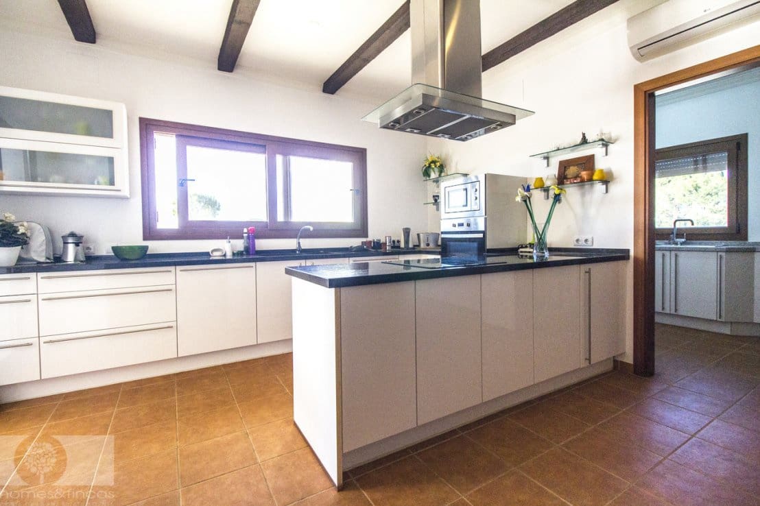 4 soveværelse Villa til salg i Ayamonte med swimmingpool - € 850.000 (Ref: 8820896)