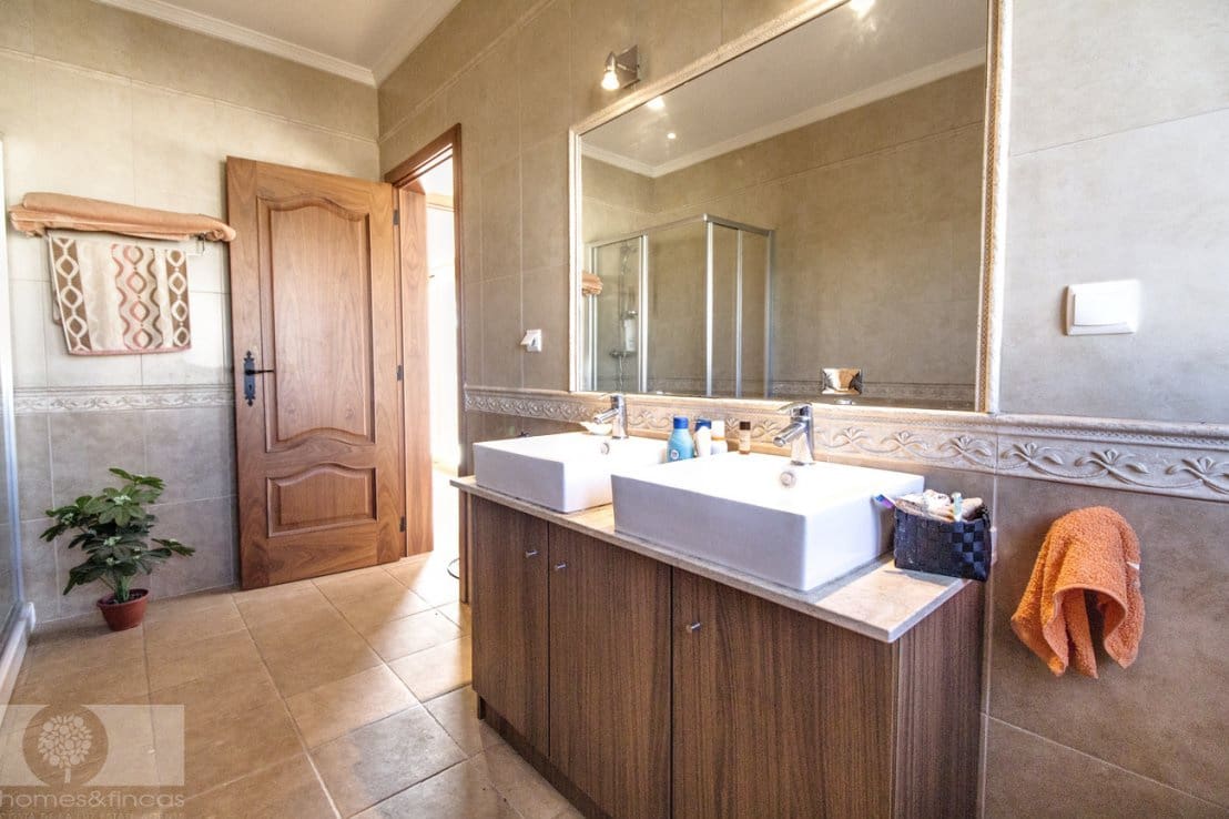 4 soveværelse Villa til salg i Ayamonte med swimmingpool - € 850.000 (Ref: 8820896)