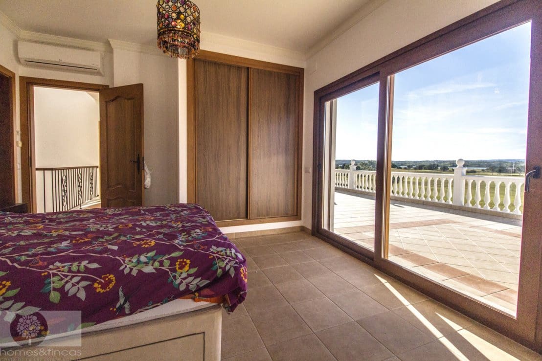 4 soveværelse Villa til salg i Ayamonte med swimmingpool - € 850.000 (Ref: 8820896)