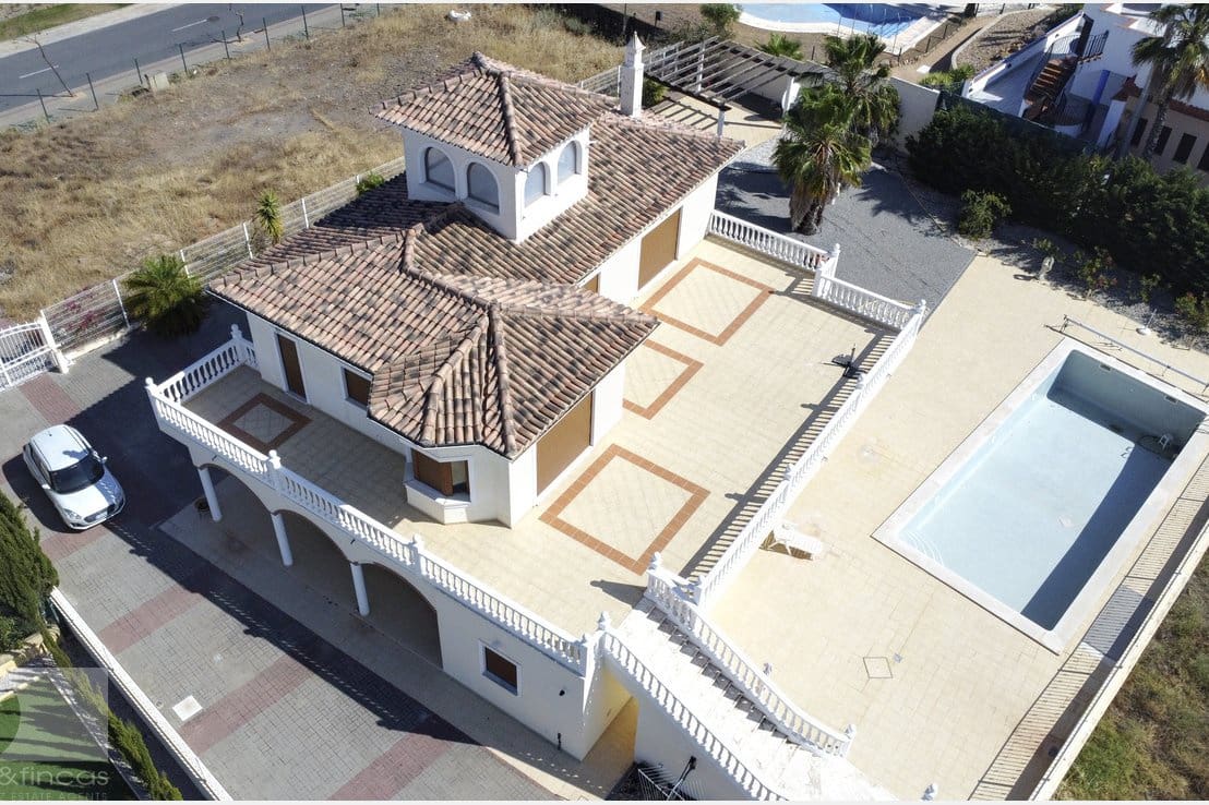 4 soveværelse Villa til salg i Ayamonte med swimmingpool - € 850.000 (Ref: 8820896)