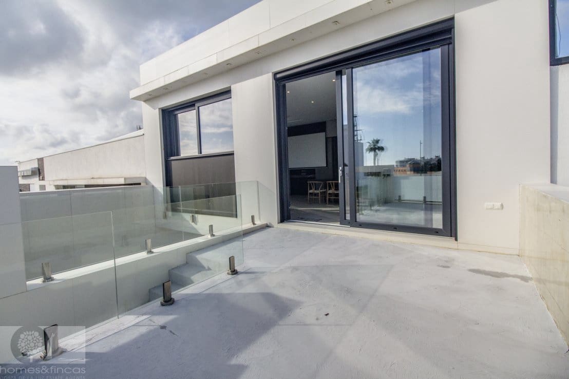 2 bedroom Villa for sale in Lepe - € 395,000 (Ref: 8828214)