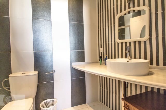 9 Zimmer Villa zu verkaufen in Ayamonte mit Pool - 698.000 € (Ref: 8850433)