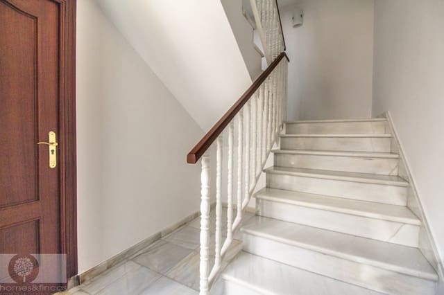 5 bedroom Villa for sale in La Antilla, Lepe - € 395,000 (Ref: 9059845)