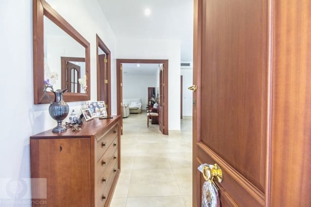 5 bedroom Villa for sale in La Antilla, Lepe - € 395,000 (Ref: 9059845)