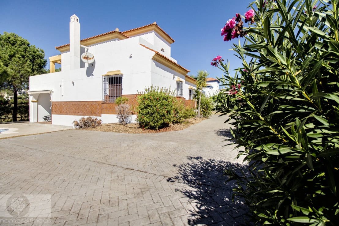 4 Zimmer Villa zu verkaufen in Ayamonte mit Pool - 449.000 € (Ref: 9263822)