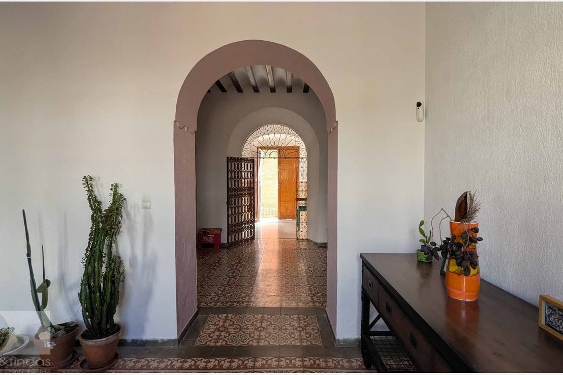 5 bedroom Villa for sale in Madrid city - € 420,000 (Ref: 9379649)