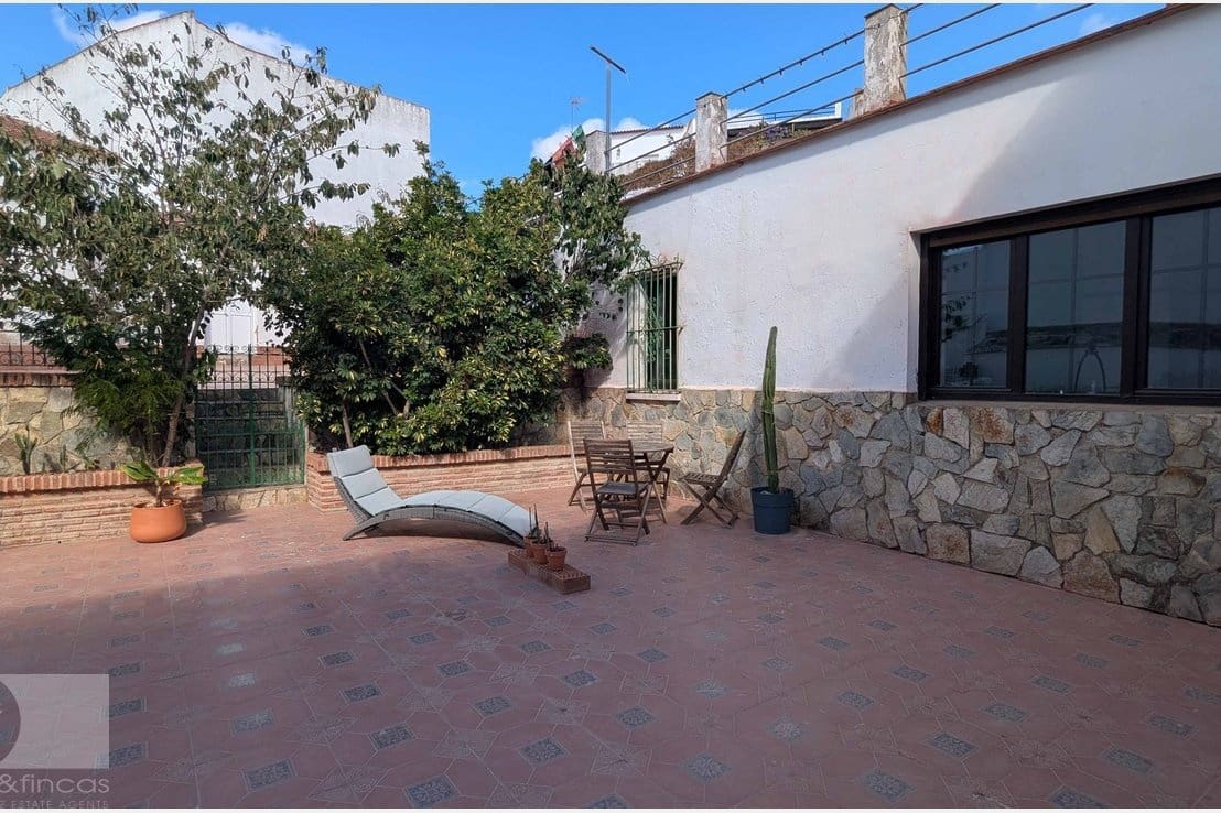5 bedroom Villa for sale in Madrid city - € 420,000 (Ref: 9379649)