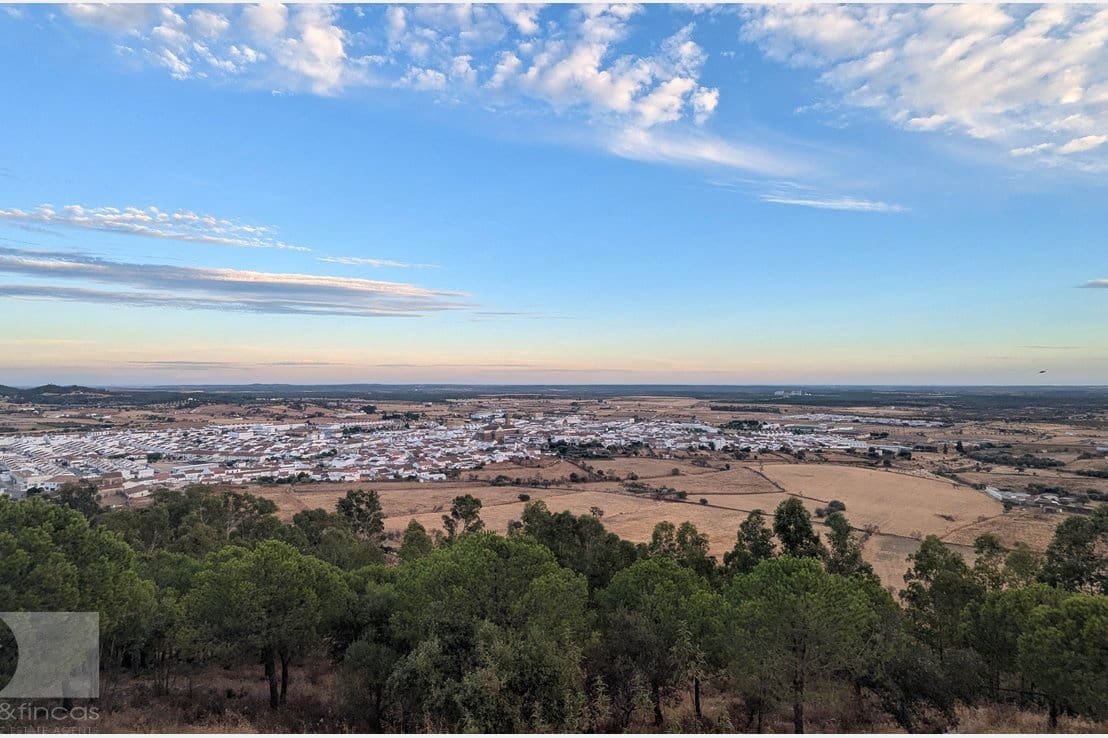 5 bedroom Villa for sale in Madrid city - € 420,000 (Ref: 9379649)