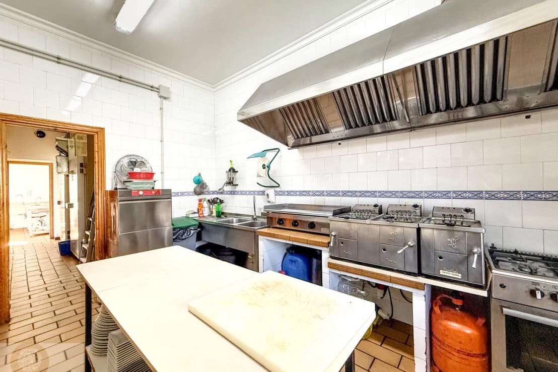 Apartment for sale in Villanueva de los Castillejos - € 550,000 (Ref: 9379906)