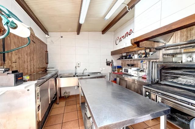 Apartment for sale in Villanueva de los Castillejos - € 550,000 (Ref: 9379906)