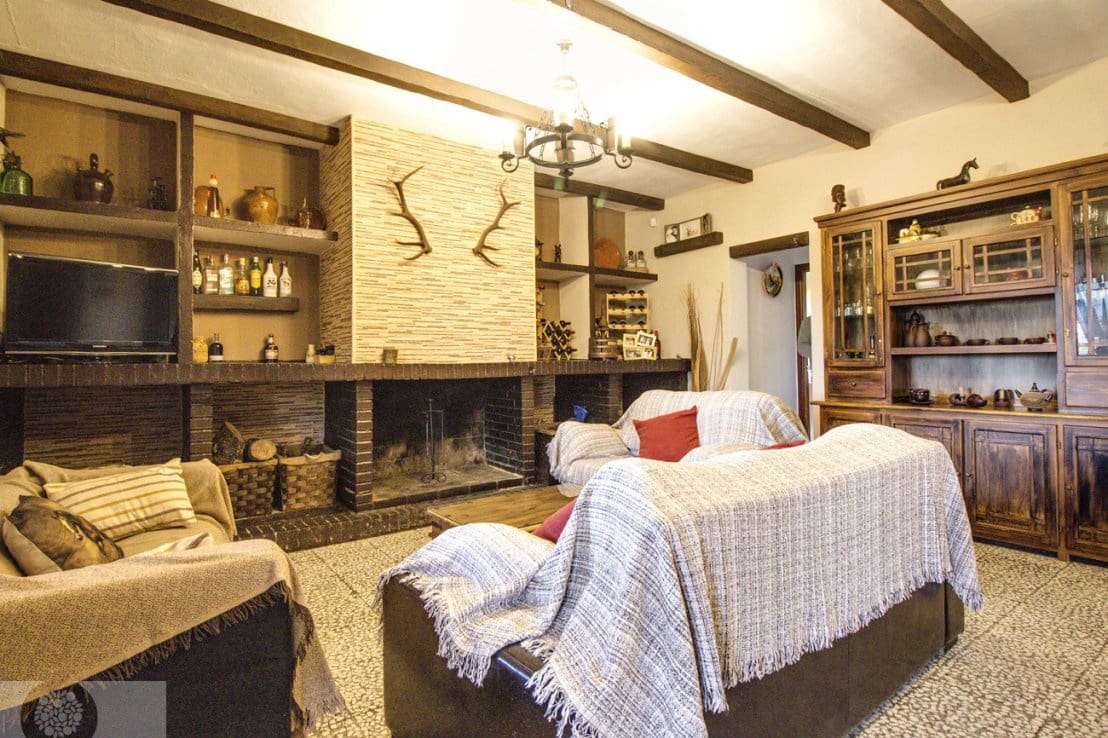 4 bedroom Finca/Country House for sale in Gibraleon - € 258,990 (Ref: 9542467)