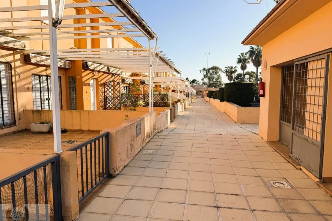 3 bedroom Terraced Villa for sale in Lepe - € 195,000 (Ref: 9679271)