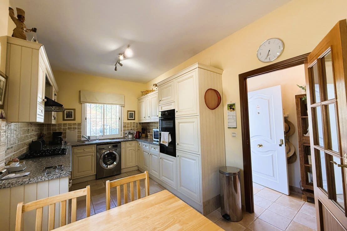 5 bedroom Villa for sale in Isla Cristina with pool - € 549,000 (Ref: 9714167)