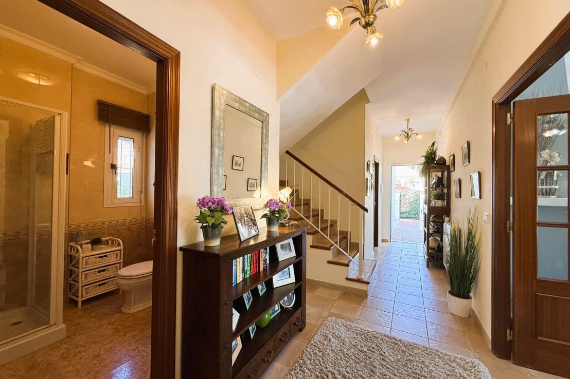 5 bedroom Villa for sale in Isla Cristina with pool - € 549,000 (Ref: 9714167)