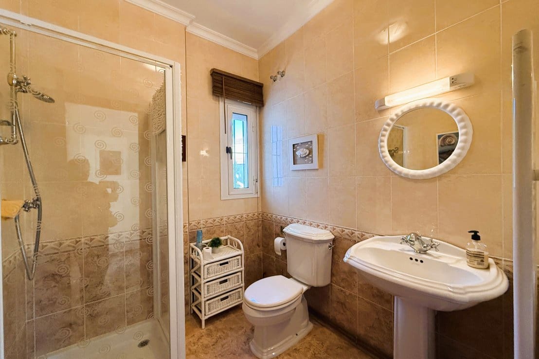 5 bedroom Villa for sale in Isla Cristina with pool - € 549,000 (Ref: 9714167)