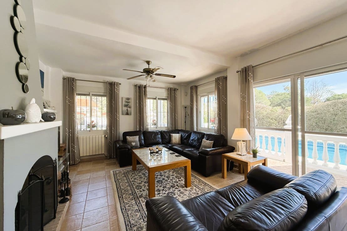 5 bedroom Villa for sale in Isla Cristina with pool - € 549,000 (Ref: 9714167)