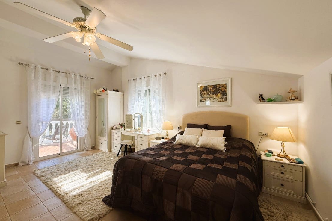 5 bedroom Villa for sale in Isla Cristina with pool - € 549,000 (Ref: 9714167)