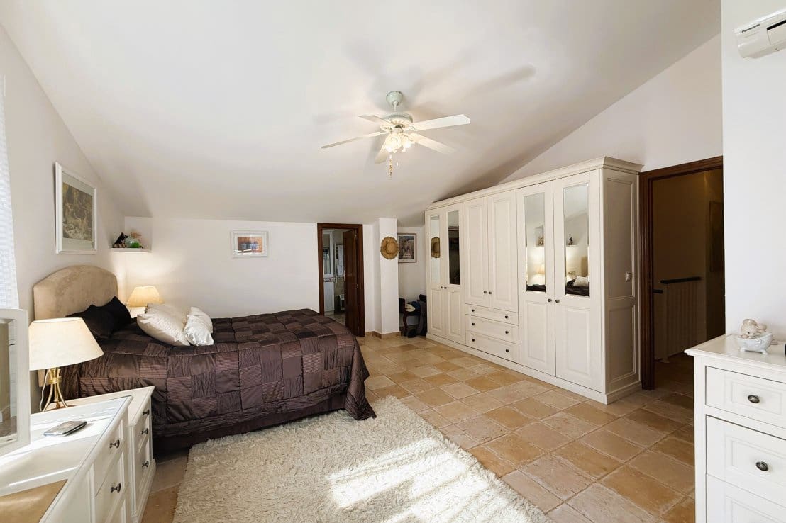 5 bedroom Villa for sale in Isla Cristina with pool - € 549,000 (Ref: 9714167)