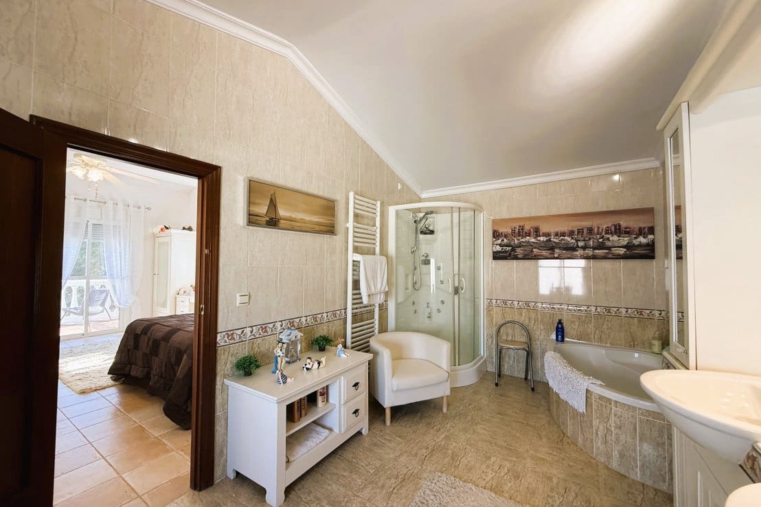 5 bedroom Villa for sale in Isla Cristina with pool - € 549,000 (Ref: 9714167)