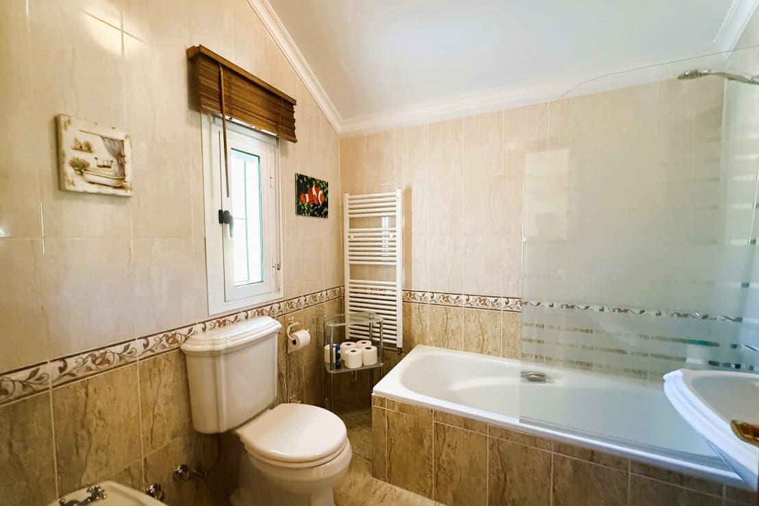 5 bedroom Villa for sale in Isla Cristina with pool - € 549,000 (Ref: 9714167)