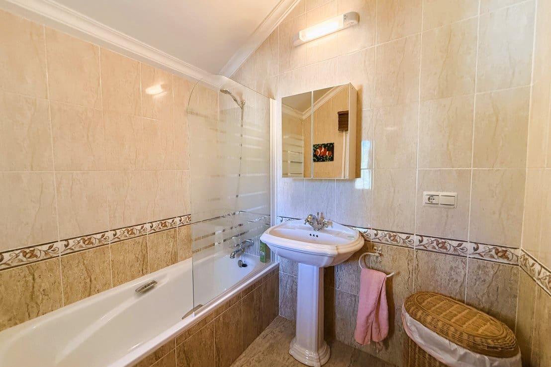 5 bedroom Villa for sale in Isla Cristina with pool - € 549,000 (Ref: 9714167)