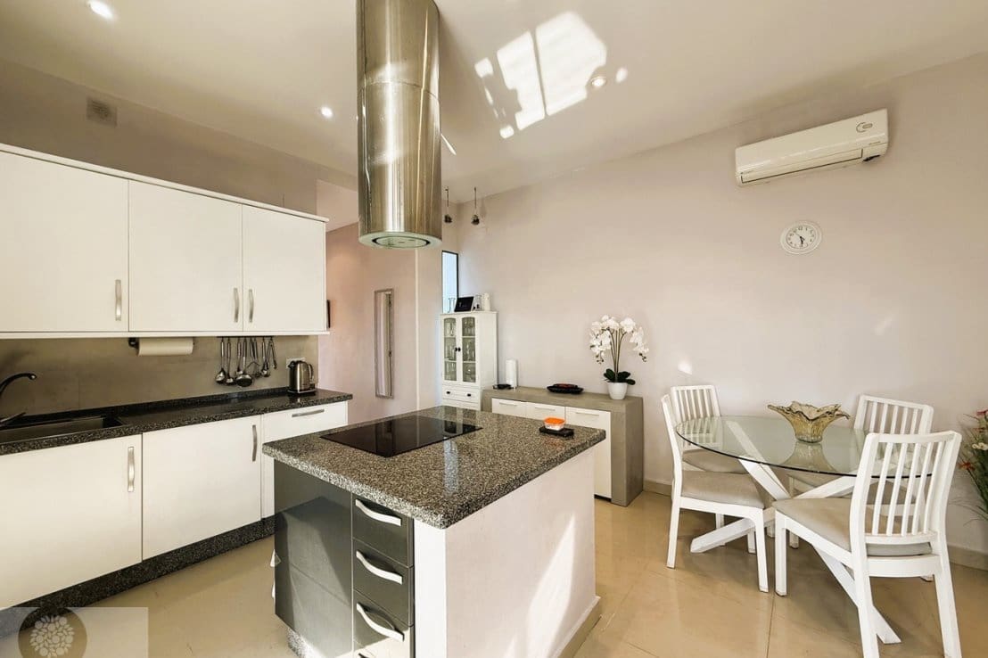 3 bedroom Villa for sale in Ayamonte with pool - € 350,000 (Ref: 9715549)