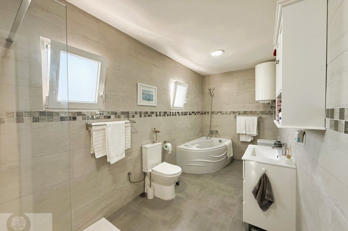 3 bedroom Villa for sale in Ayamonte with pool - € 350,000 (Ref: 9715549)