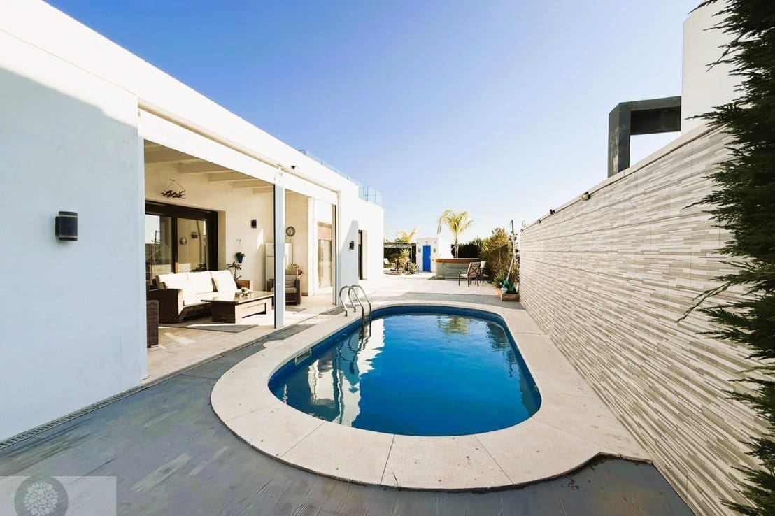 3 bedroom Villa for sale in Ayamonte with pool - € 350,000 (Ref: 9715549)