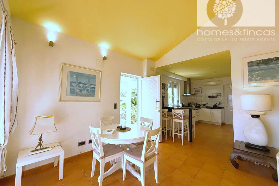 5 bedroom Villa for sale in Ayamonte with pool - € 549,000 (Ref: 9819145)