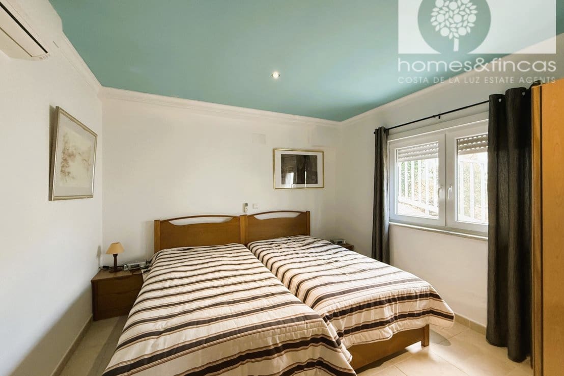 5 bedroom Villa for sale in Ayamonte with pool - € 549,000 (Ref: 9819145)