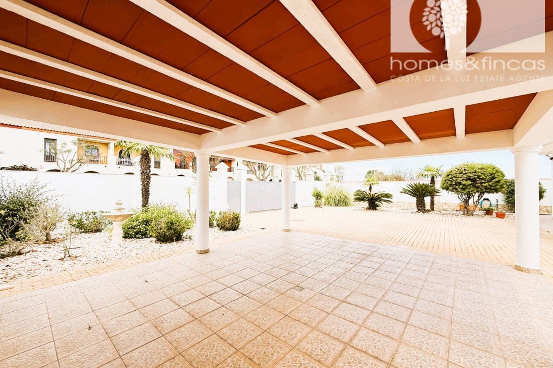 5 bedroom Villa for sale in Ayamonte with pool - € 549,000 (Ref: 9819145)