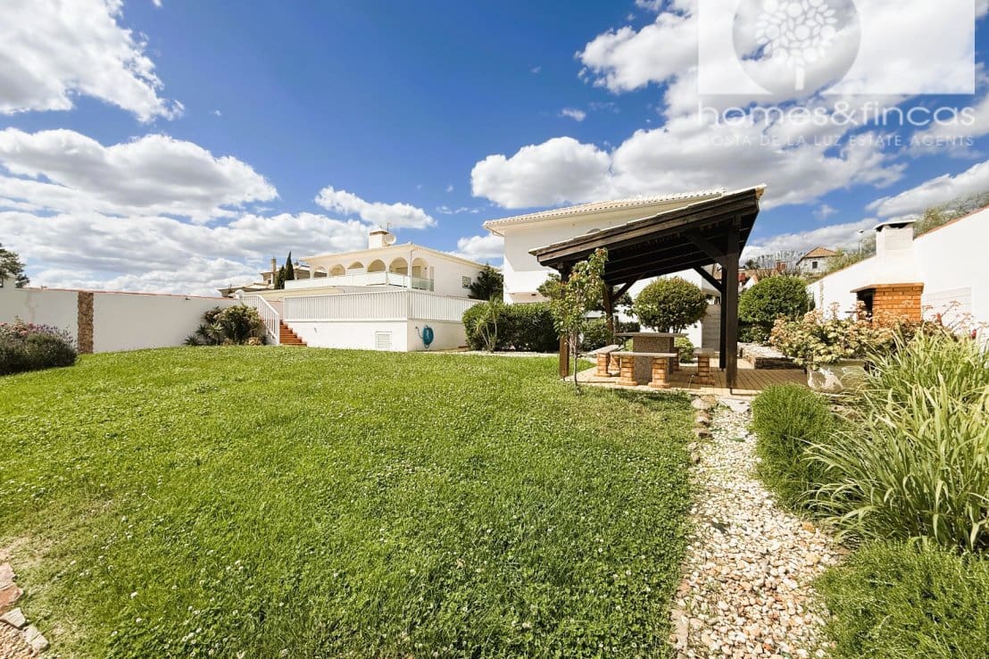 5 bedroom Villa for sale in Ayamonte with pool - € 549,000 (Ref: 9819145)