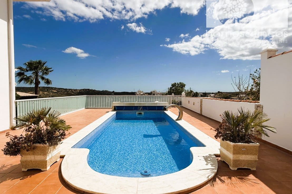 5 bedroom Villa for sale in Ayamonte with pool - € 549,000 (Ref: 9819145)