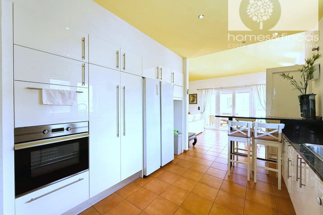 5 bedroom Villa for sale in Ayamonte with pool - € 549,000 (Ref: 9819145)